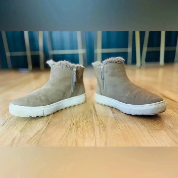 J/SLIDES Poppy Waterproof Faux Fur-Lined Suede Booties, Tan Gray Taupe, Size 7 - Picture 4 of 7